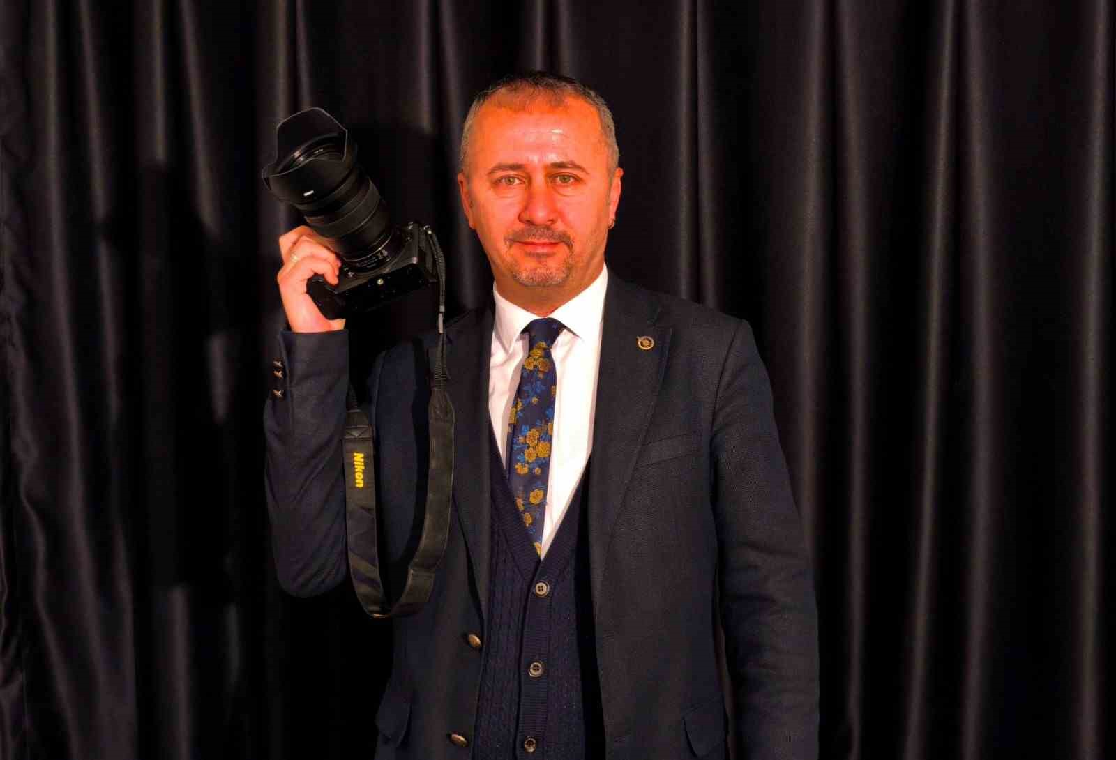 Onur Sağsöz’e ‘Yılın Basın Fotoğrafları’nda büyük ödül
Onur Sağsöz’e ‘Yılın Basın Fotoğrafları’nda büyük ödül