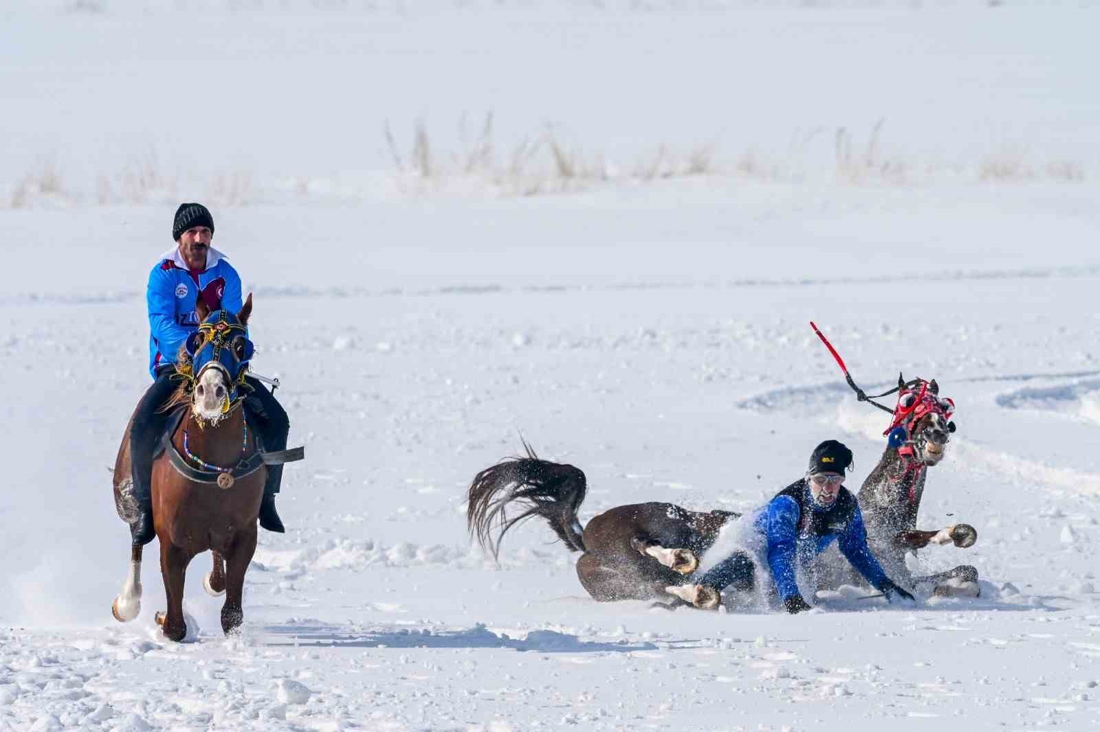 Onur Sağsöz’e ‘Yılın Basın Fotoğrafları’nda büyük ödül
Onur Sağsöz’e ‘Yılın Basın Fotoğrafları’nda büyük ödül