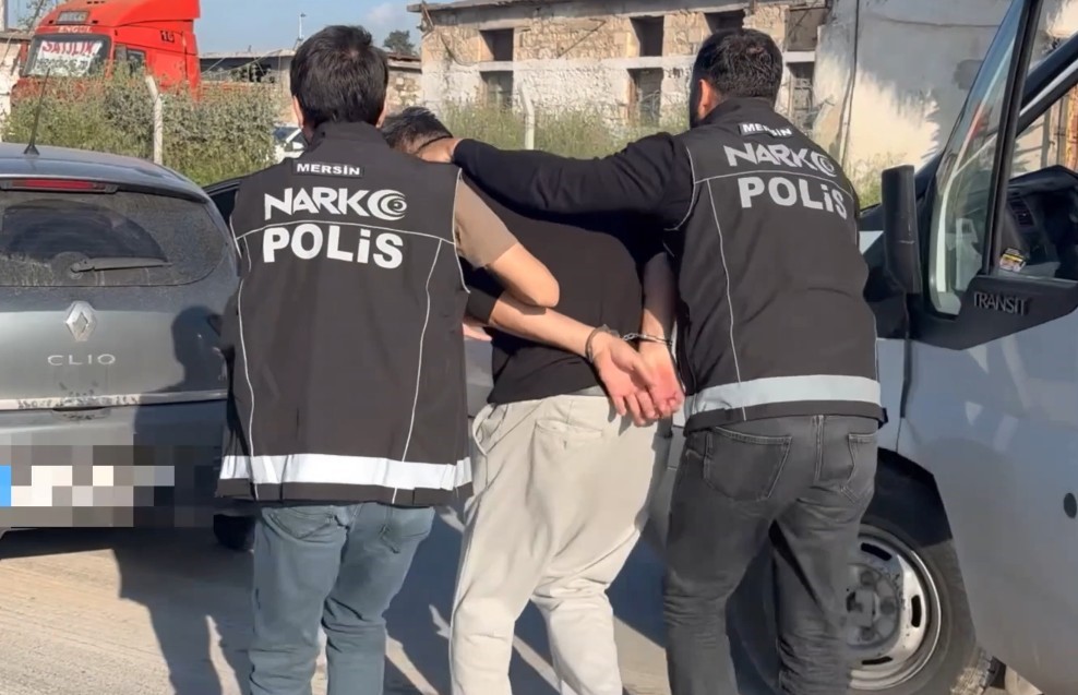 Operasyon anı kamerada: Mersin’de 184 kilo 900 gram uyuşturucu ele geçirildi
