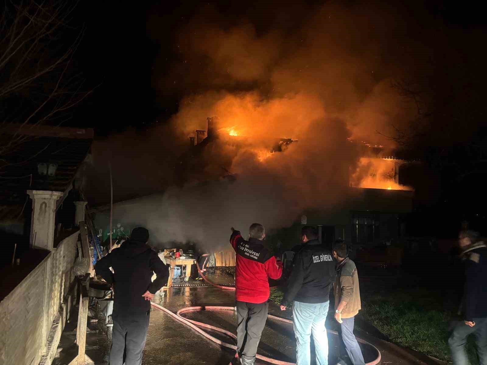Ordu’da ambarda çıkan yangın marangoz atölyesi ve ahırı küle çevirdi
