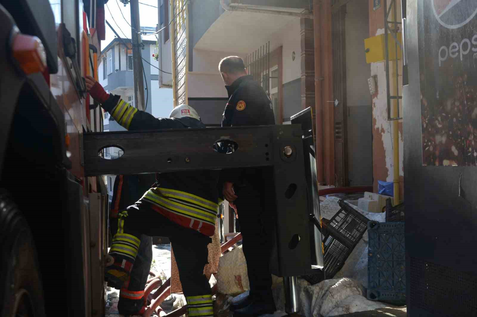 Ordu’da apartmanın zemin katında yangın
