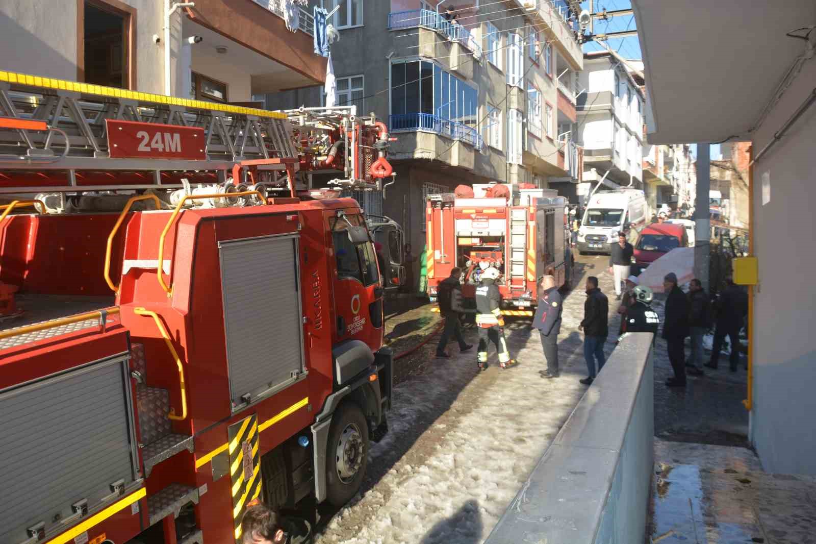 Ordu’da apartmanın zemin katında yangın
