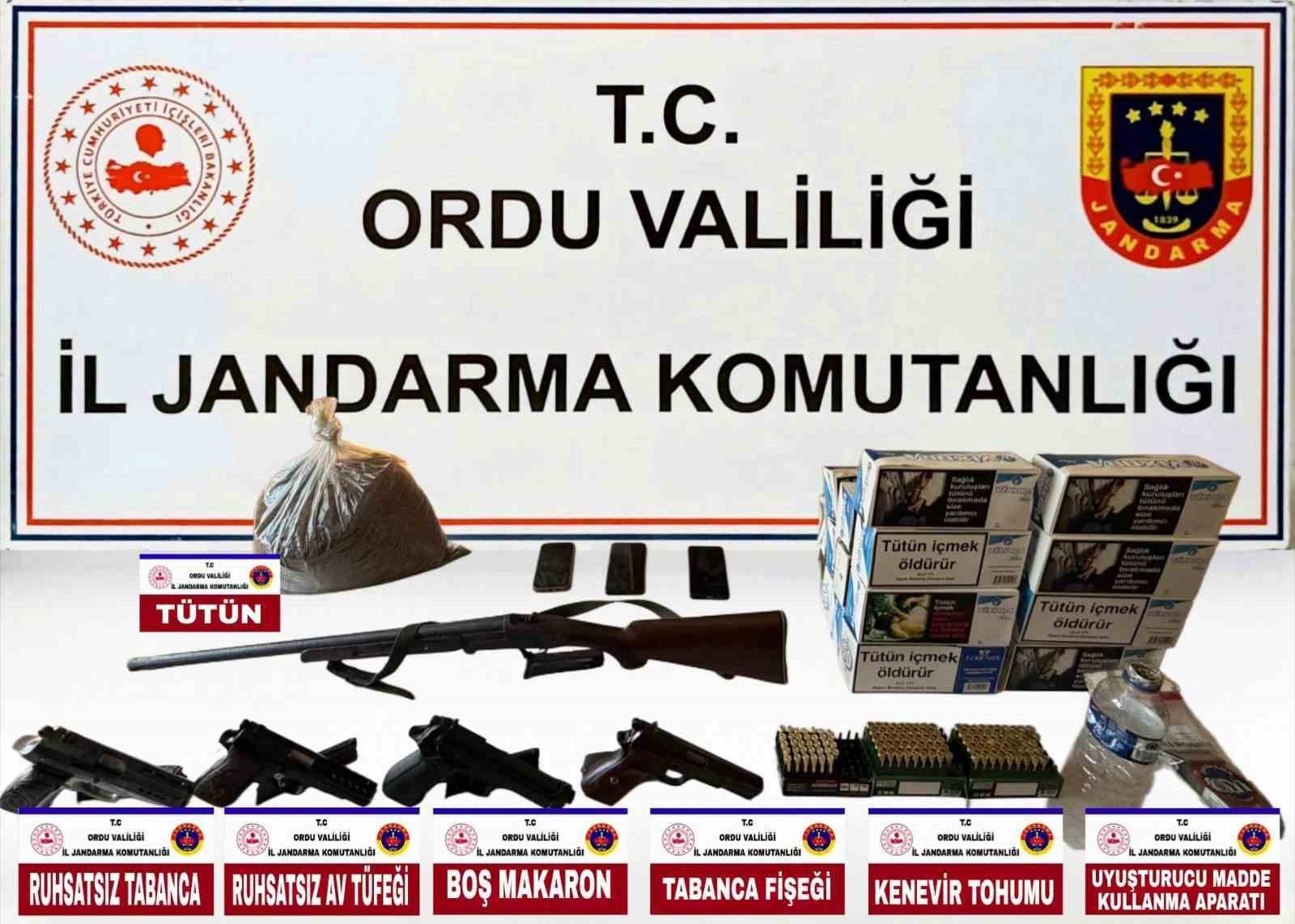 Ordu’da aranması bulunan 44 şüpheli yakalandı, 17’si tutuklandı
Ordu’da aranması bulunan 44 şüpheli yakalandı, 17’si tutuklandı