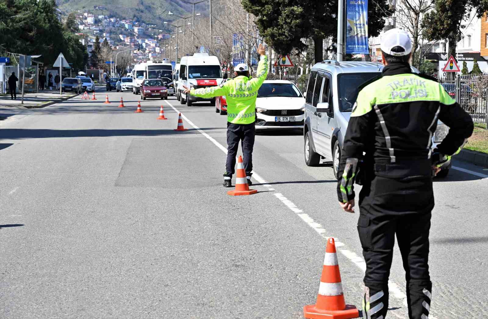 Ordu’da bir haftada 20 binden fazla araç ve sürücüsü denetlendi
Ordu’da bir haftada 20 binden fazla araç ve sürücüsü denetlendi