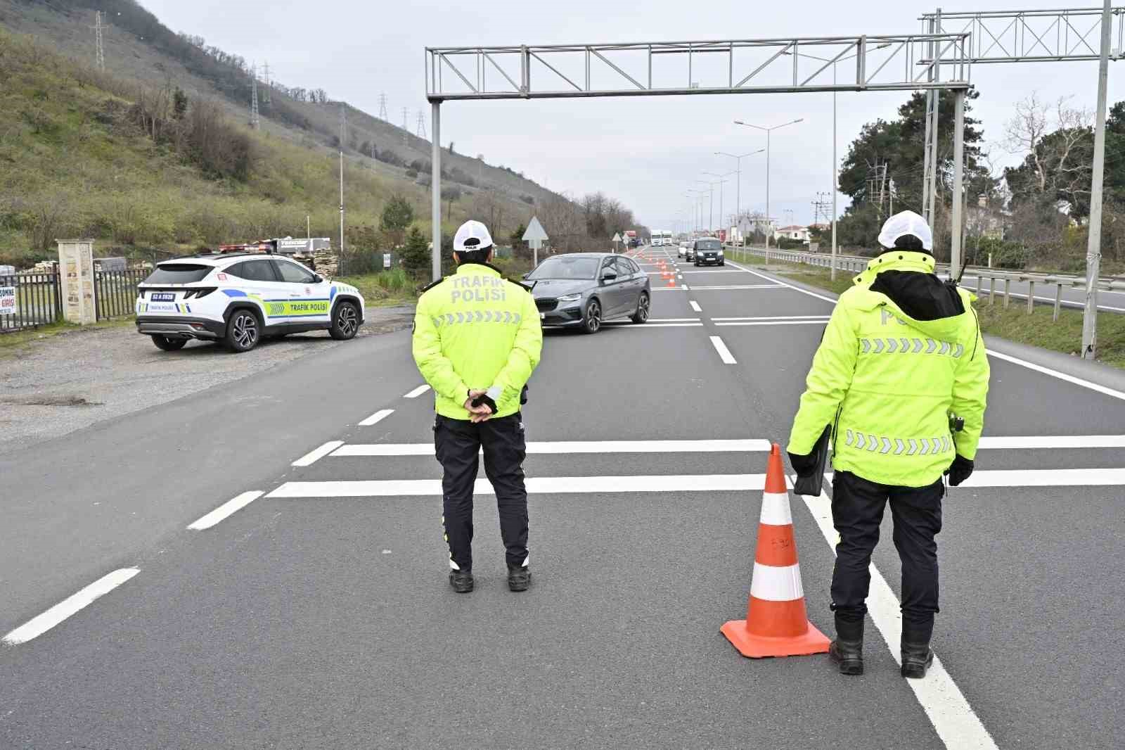 Ordu’da bir haftada yaklaşık 20 bin araç ve sürücüsü denetlendi
Ordu’da bir haftada yaklaşık 20 bin araç ve sürücüsü denetlendi