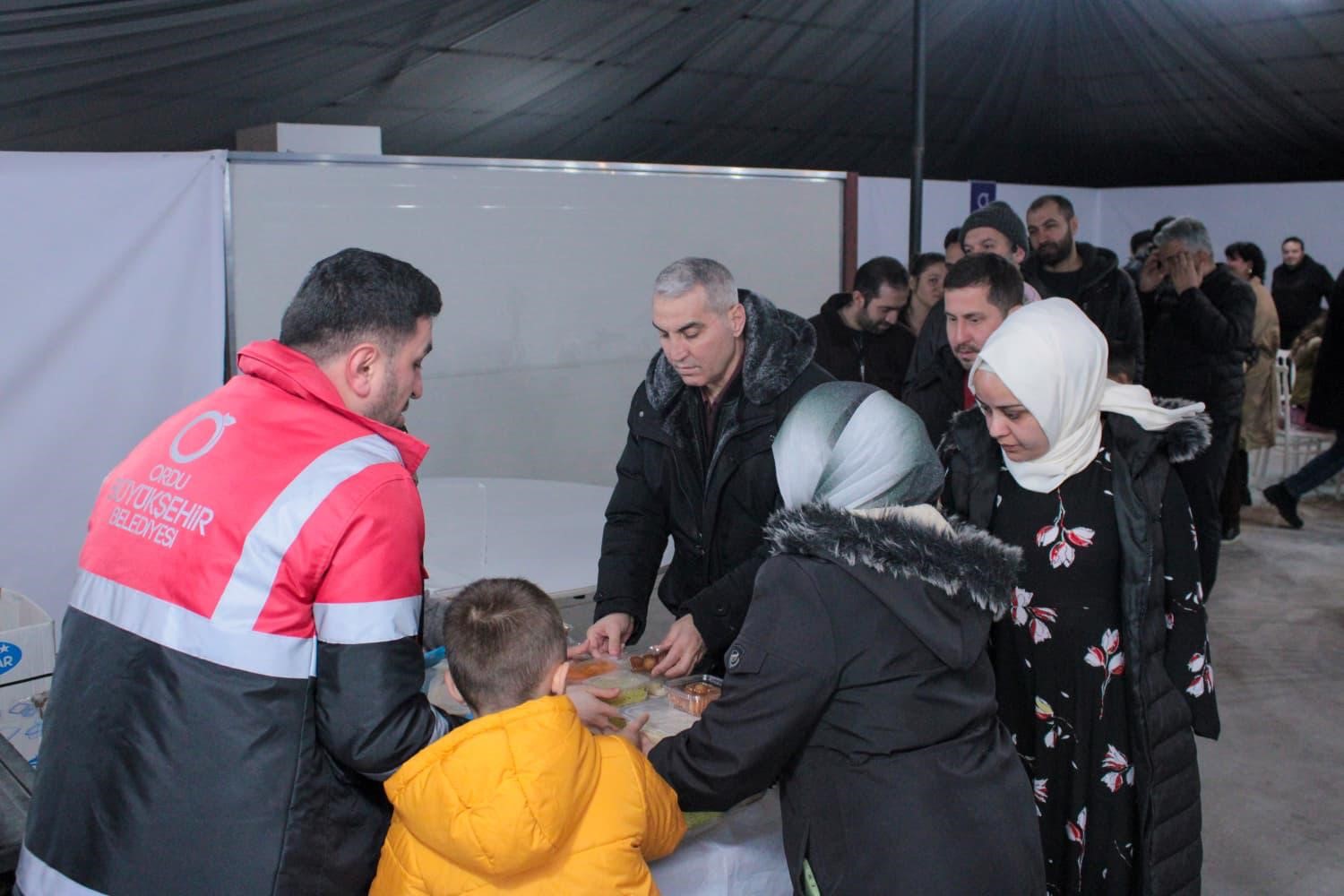 Ordu’da her gün yüzlerce kişi iftar çadırında buluşuyor
