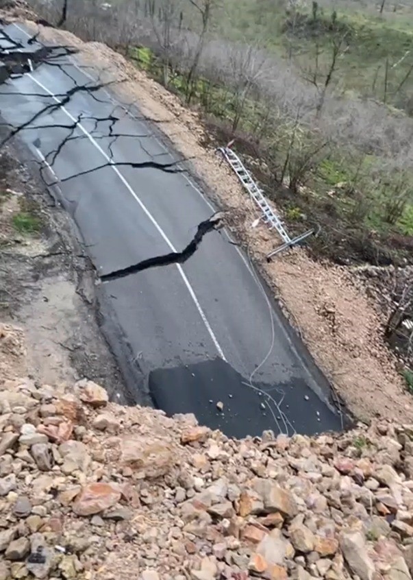 Ordu’da heyelan nedeniyle yol ulaşıma kapandı
