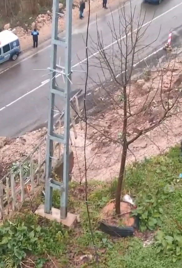 Ordu’da heyelan nedeniyle yol ulaşıma kapandı
