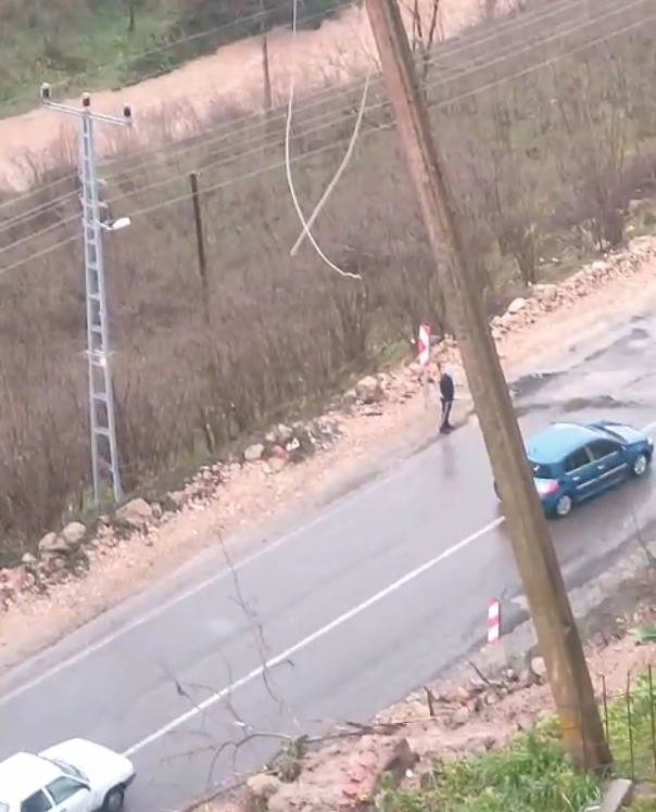 Ordu’da heyelan nedeniyle yol ulaşıma kapandı
