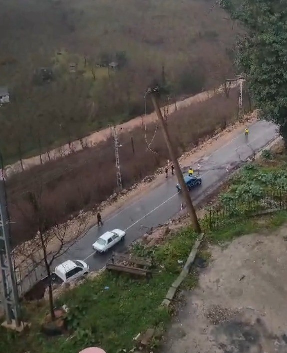 Ordu’da heyelan nedeniyle yol ulaşıma kapandı
