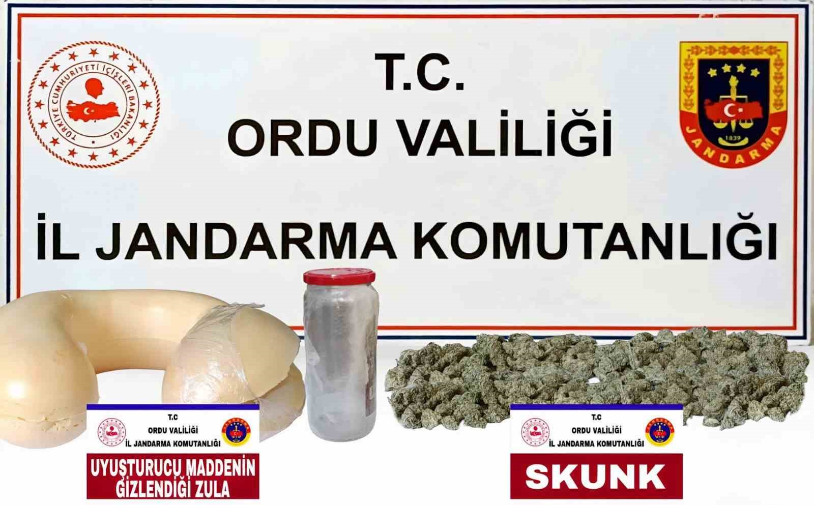Ordu’da jandarma aranan 40 şüpheliyi yakaladı
Ordu’da jandarma aranan 40 şüpheliyi yakaladı