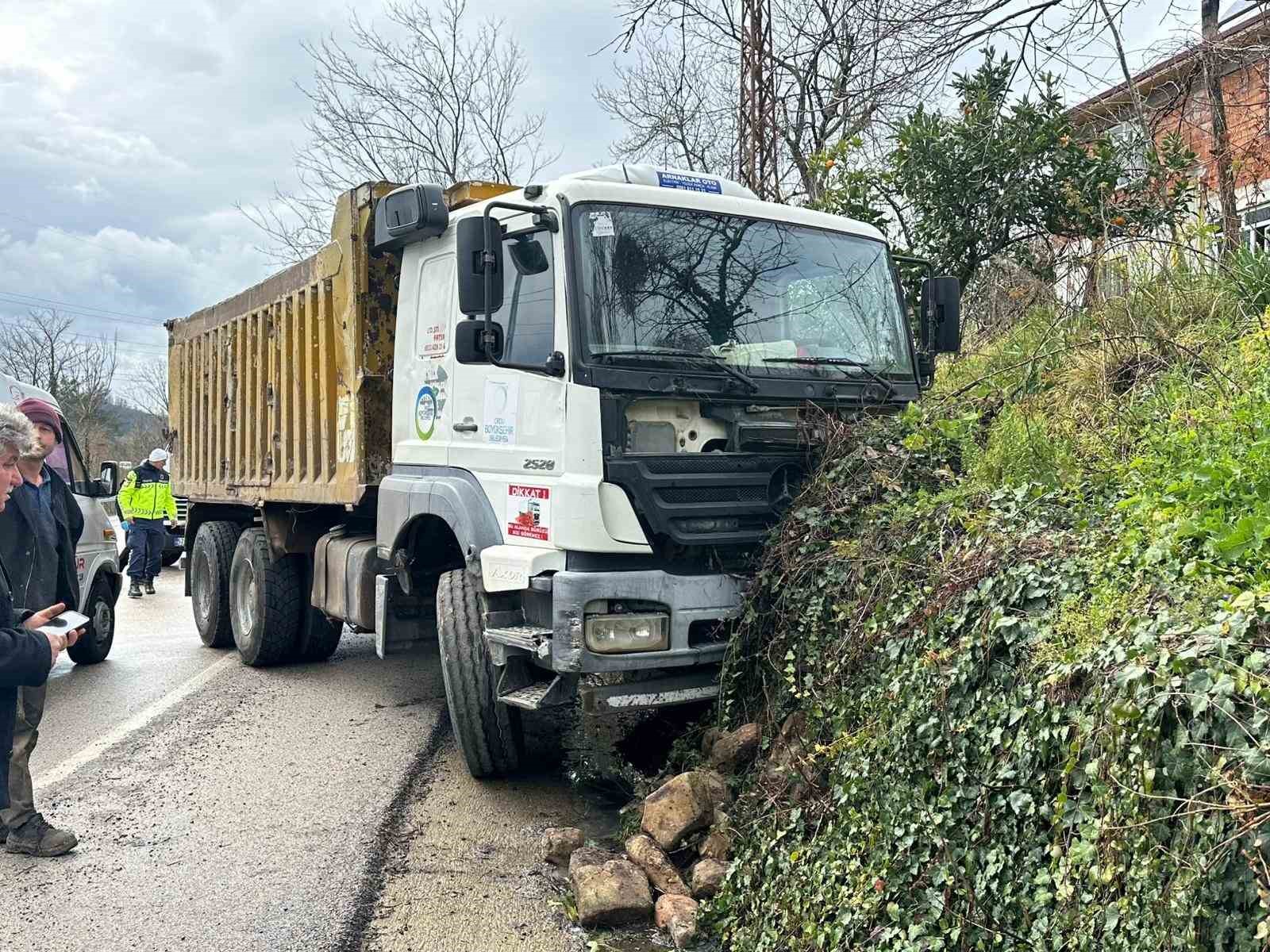Ordu’da kamyon ile kamyonet kafa kafaya çarpıştı: 2 ölü, 2 ağır yaralı

