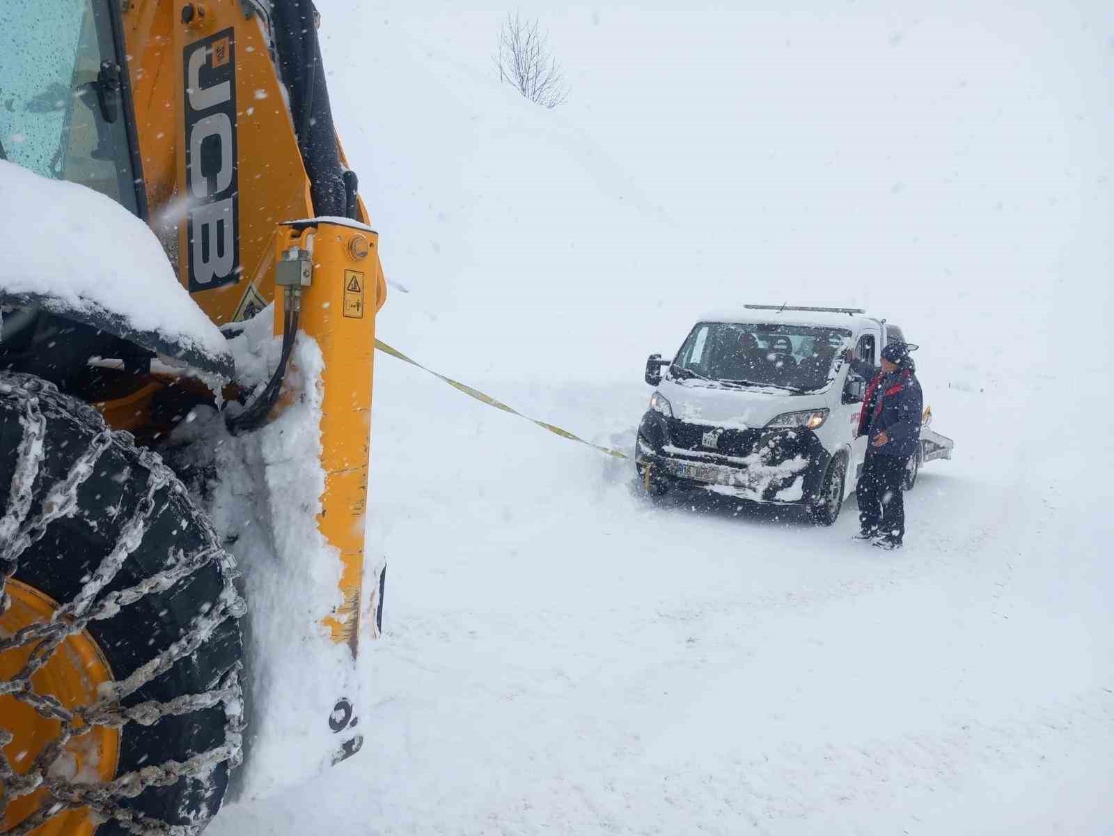 Ordu’da kardan kapanan 692 mahalle yolu 1 günde ulaşıma açıldı
