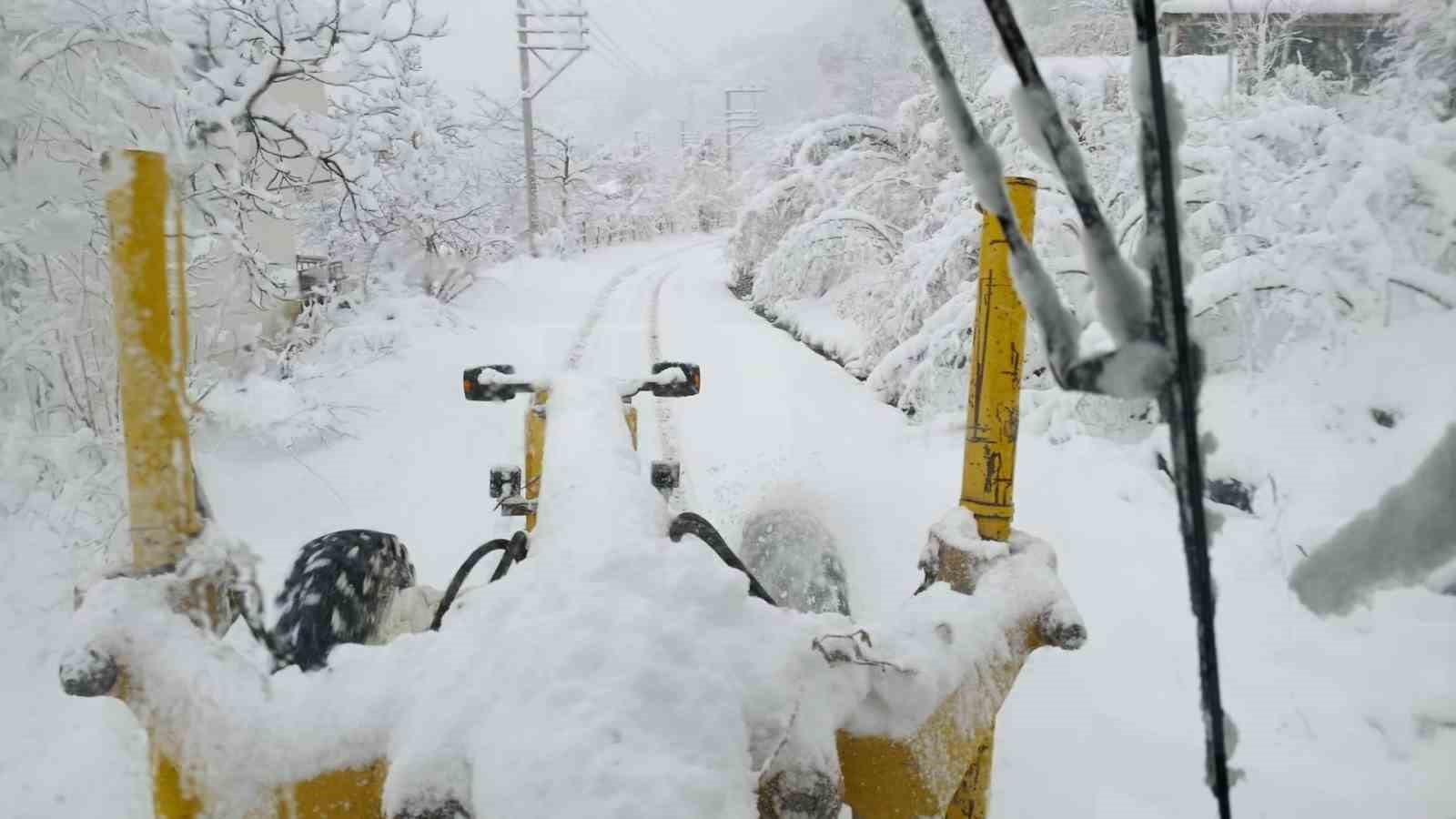 Ordu’da karla mücadele: 1 günde 457 mahalle yolu ulaşıma açıldı
