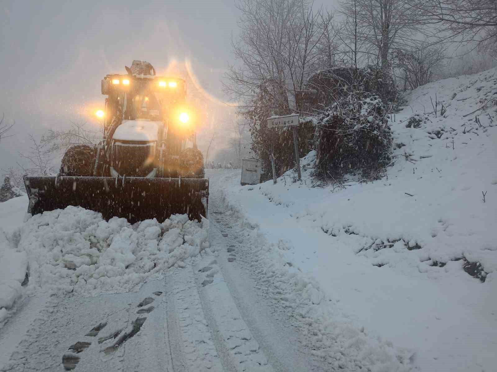 Ordu’da karla mücadele: 1 günde 457 mahalle yolu ulaşıma açıldı
