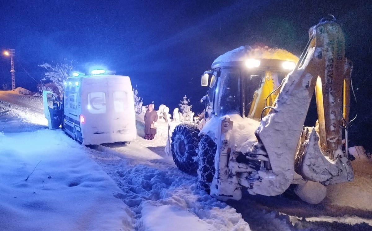 Ordu’da karla mücadele: Kardan kapanan 510 mahalle yolu ulaşıma açıldı
Ordu’da karla mücadele: Kardan kapanan 510 mahalle yolu ulaşıma açıldı