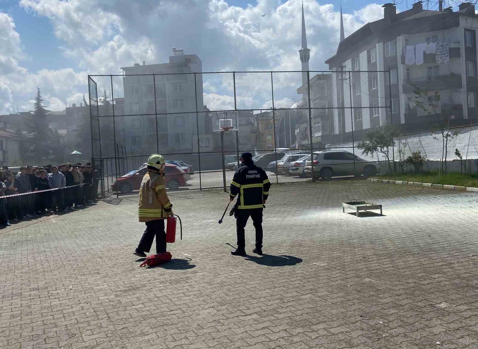 Ordu’da liseli öğrencilere hayat kurtaran yangın tatbikatı
