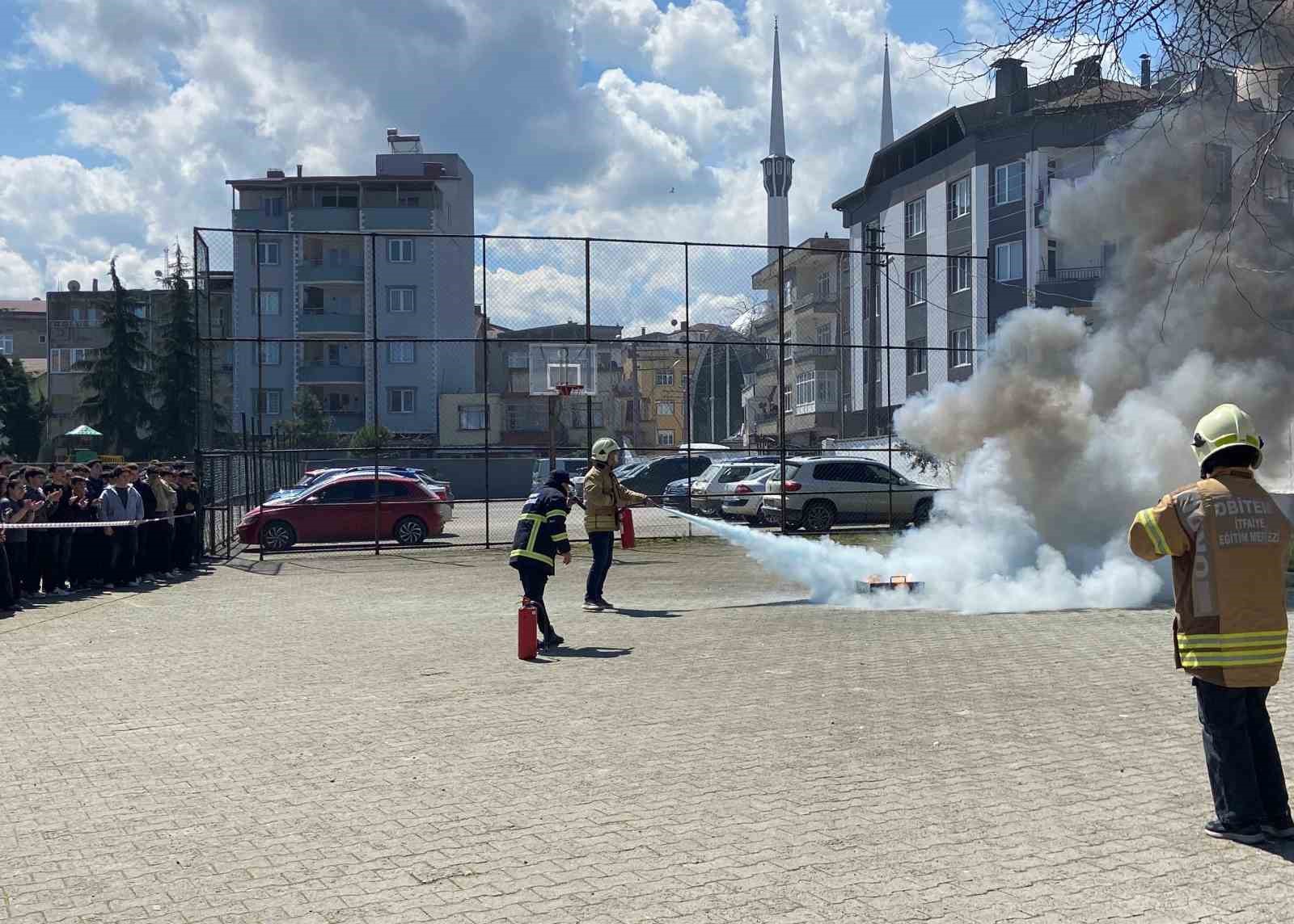 Ordu’da liseli öğrencilere hayat kurtaran yangın tatbikatı
