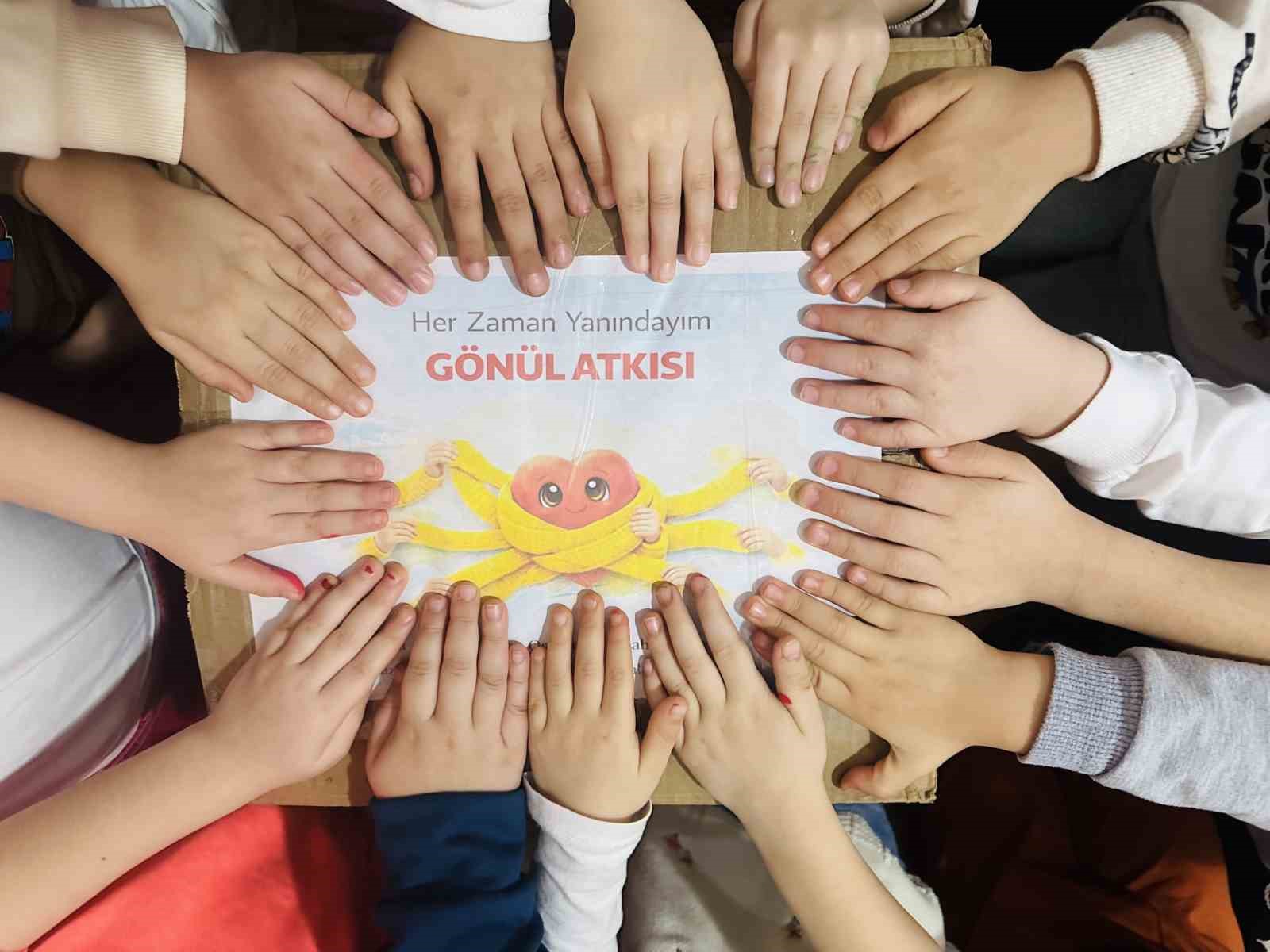 Ordu’da minikler, ördükleri atkıları Hatay’daki depremzede akranlarına gönderdi
Ordu’da minikler, ördükleri atkıları Hatay’daki depremzede akranlarına gönderdi