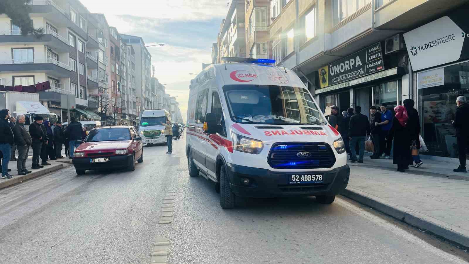 Ordu’da motosiklet yayaya çarptı: 2 yaralı
