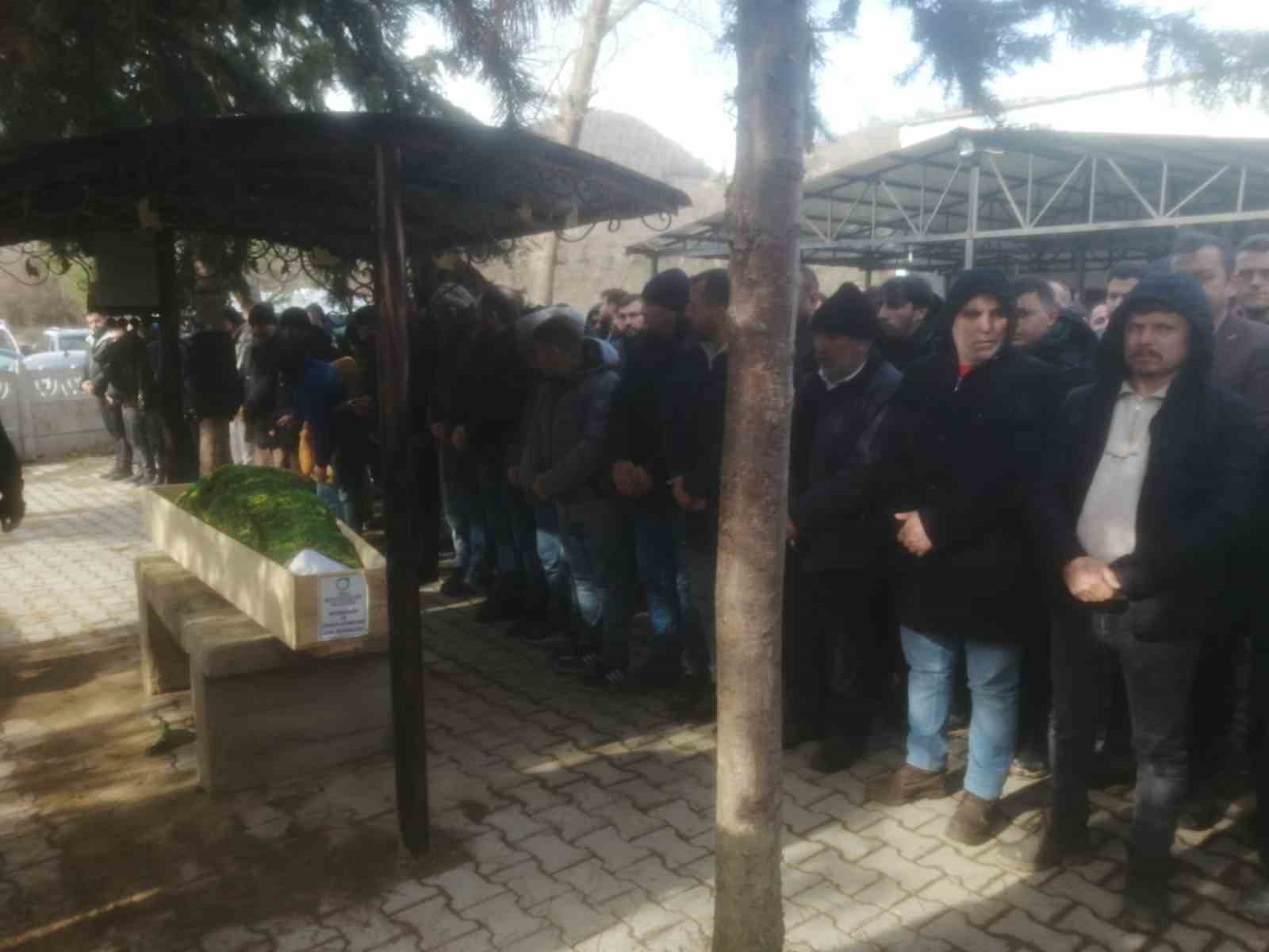 Ordu’da oto bakım servisinde ölü bulunan 2 genç son yolculuklarına uğurlandı
