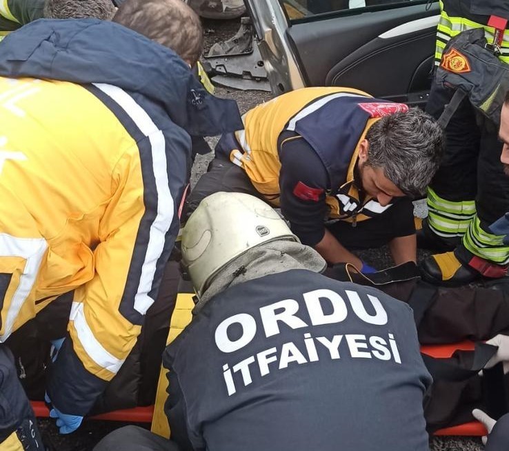 Ordu’da otomobiller çarpıştı: 3’ü ağır 5 yaralı
