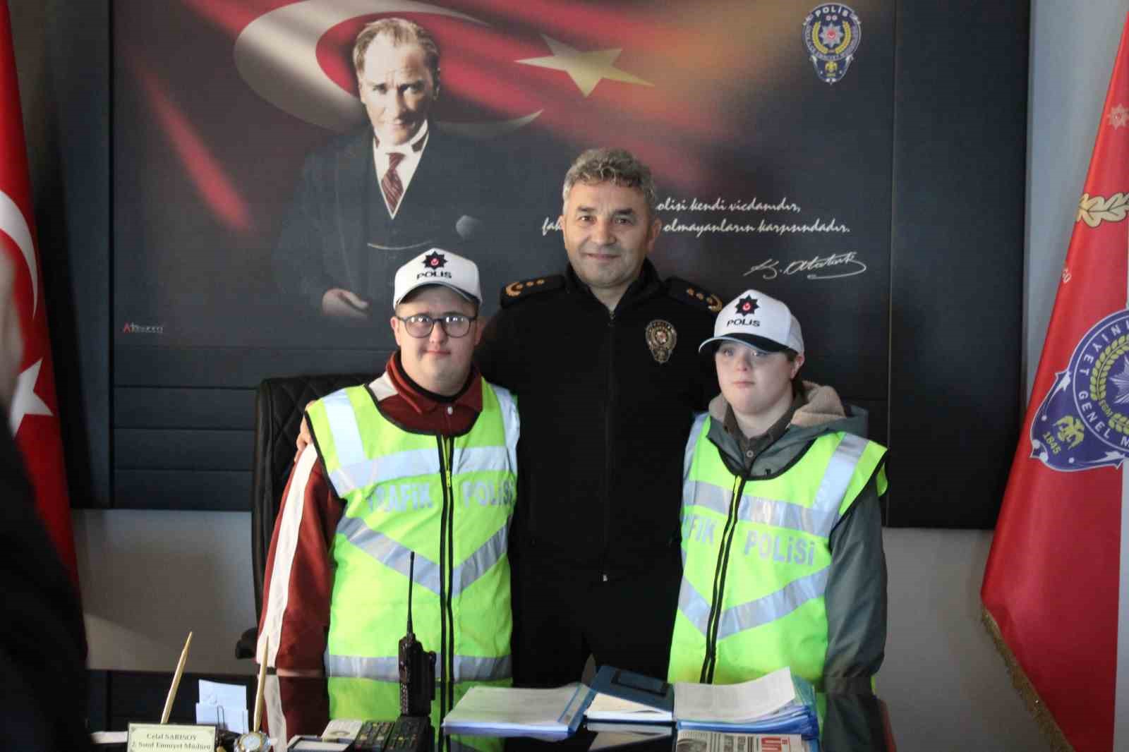 Ordu’da özel çocuklardan trafik denetimi
Ordu’da özel çocuklardan trafik denetimi