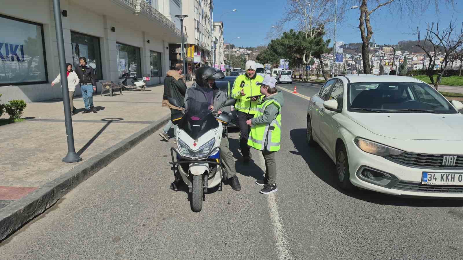 Ordu’da özel çocuklardan trafik denetimi
Ordu’da özel çocuklardan trafik denetimi