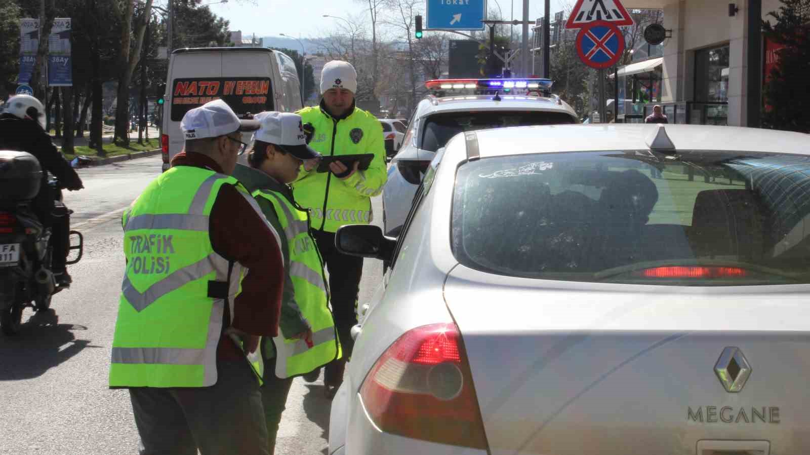 Ordu’da özel çocuklardan trafik denetimi
Ordu’da özel çocuklardan trafik denetimi