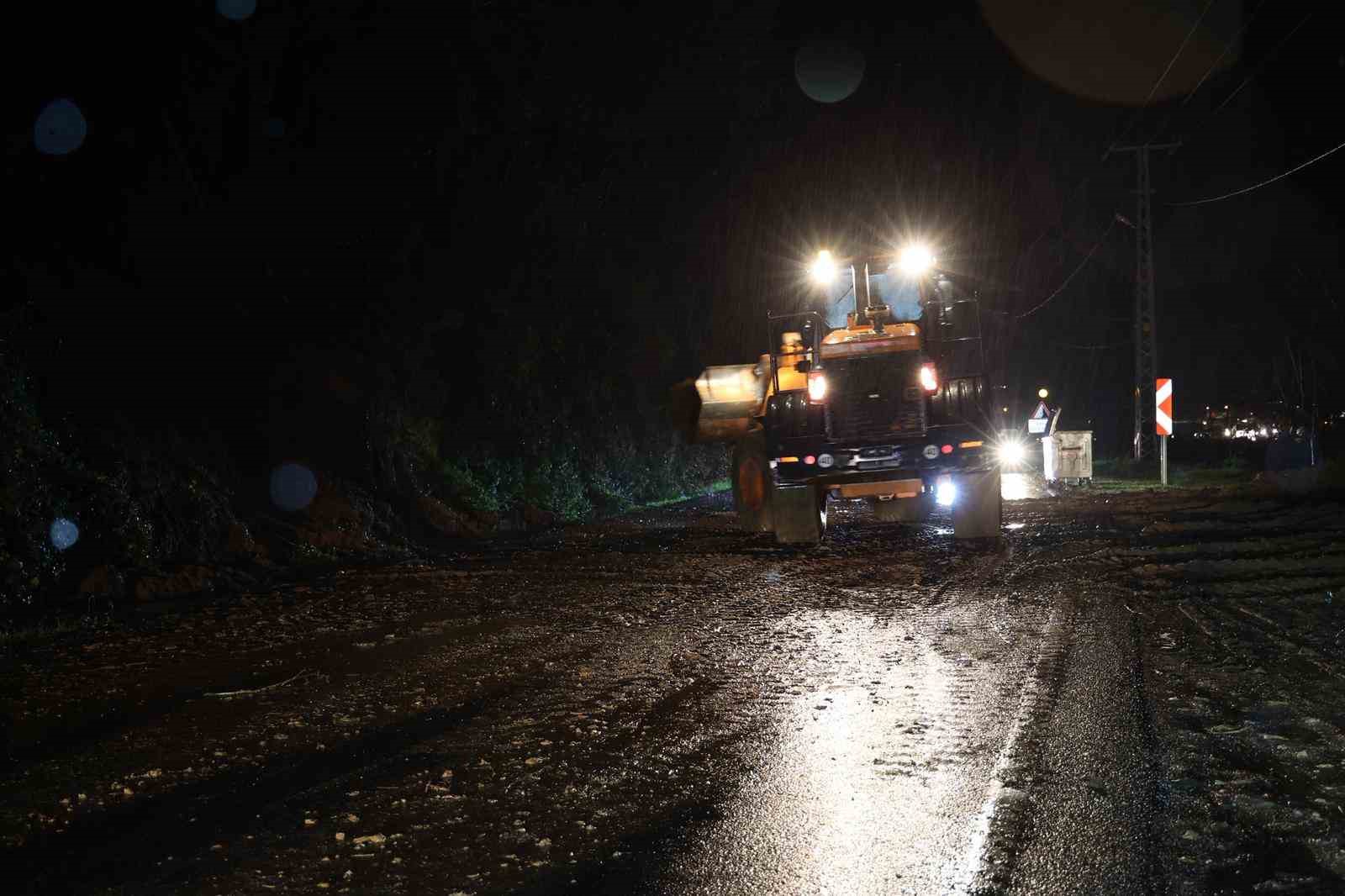 Ordu’da sağanak sonrası heyelanlar meydana geldi
Ordu’da sağanak sonrası heyelanlar meydana geldi