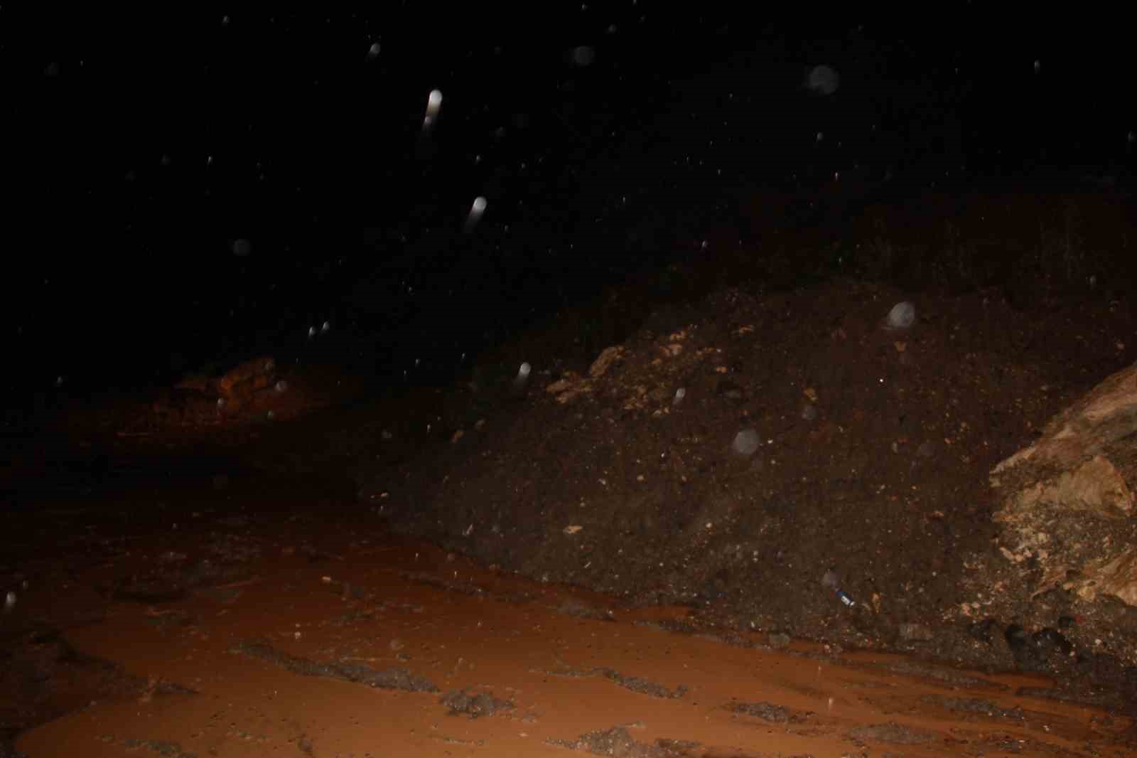 Ordu’da sağanak sonrası heyelanlar meydana geldi
Ordu’da sağanak sonrası heyelanlar meydana geldi