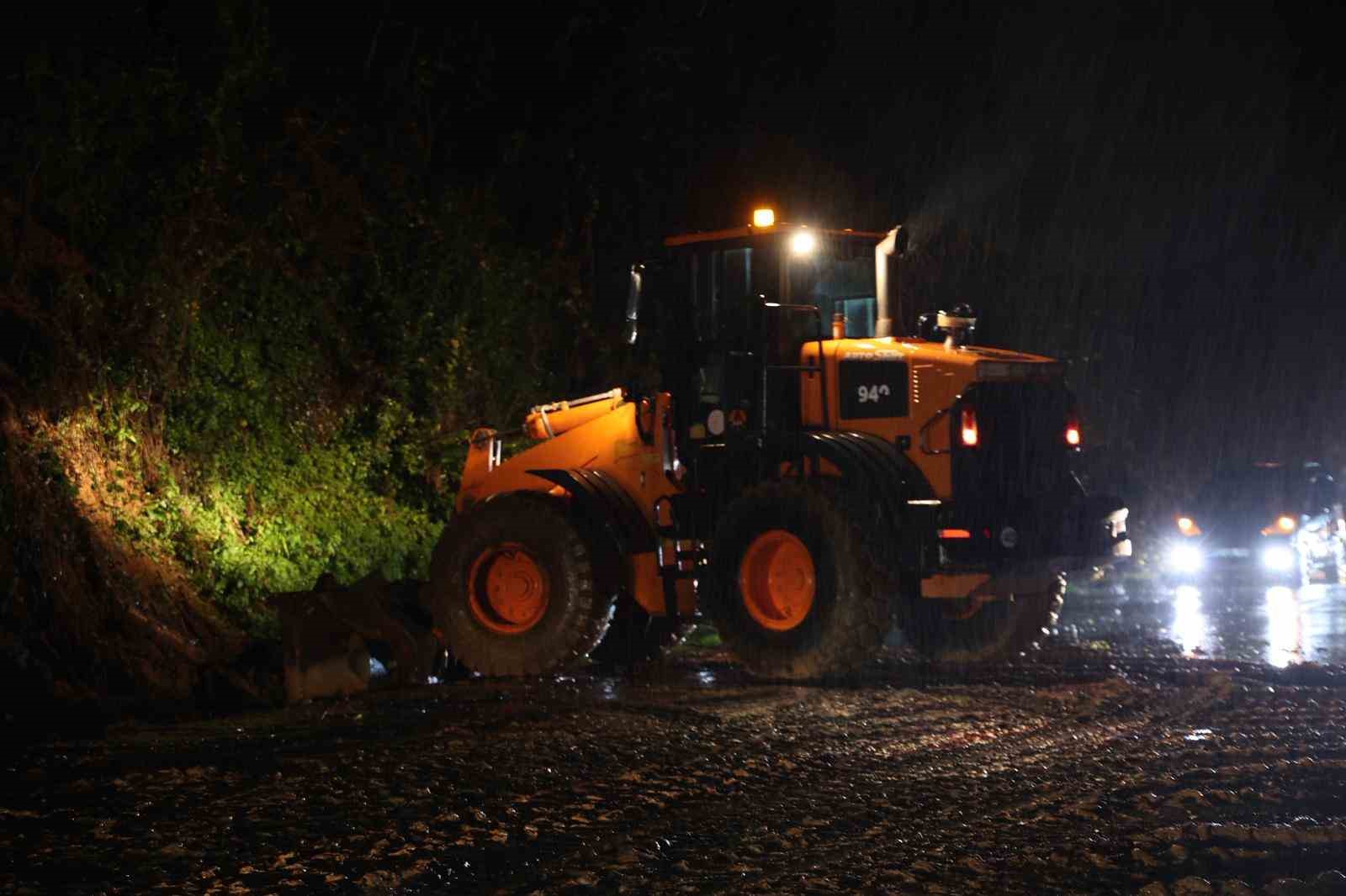 Ordu’da sağanak sonrası heyelanlar meydana geldi
Ordu’da sağanak sonrası heyelanlar meydana geldi
