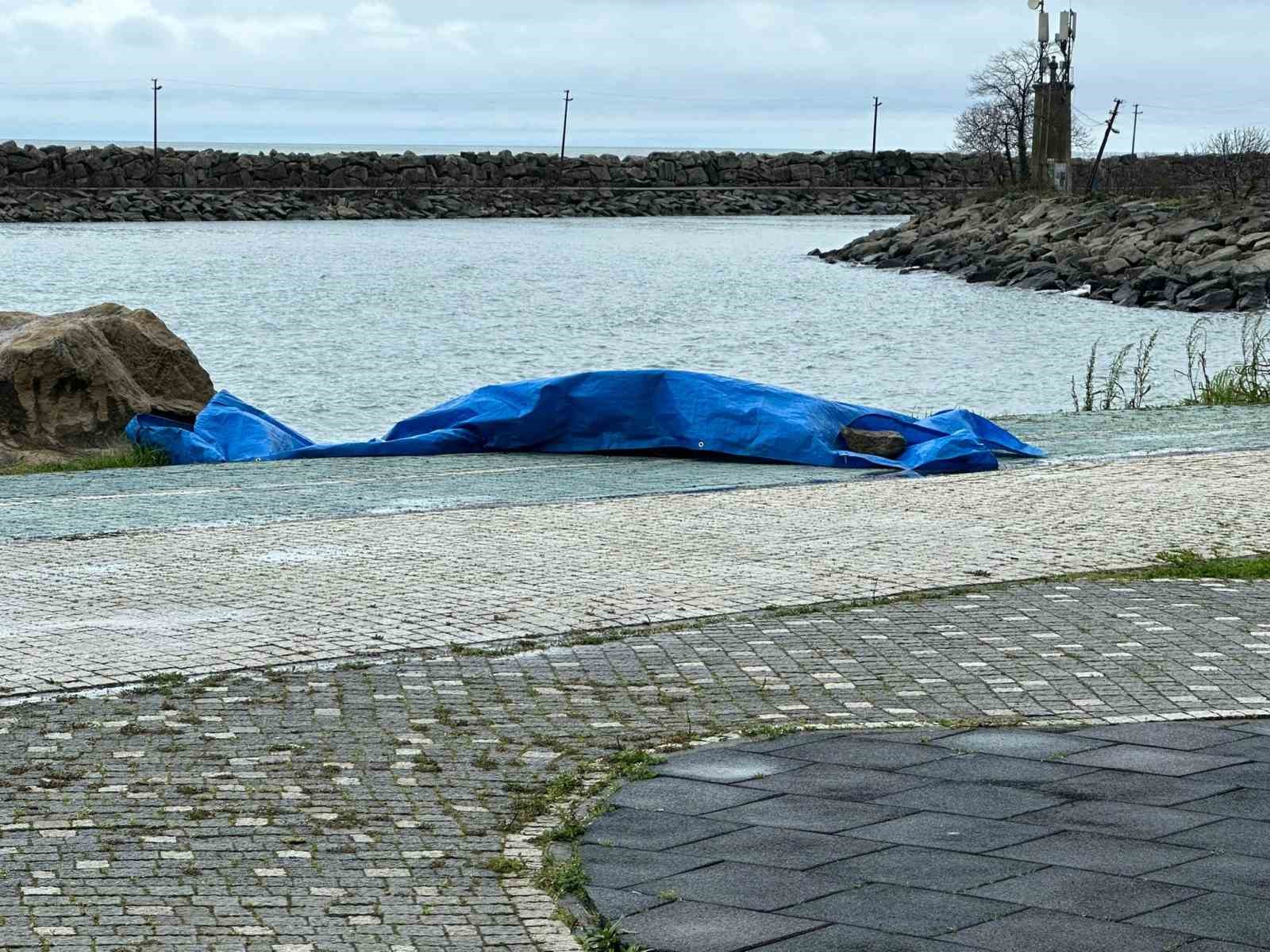 Ordu’da sahile insansız araç olduğu değerlendirilen cisim vurdu
