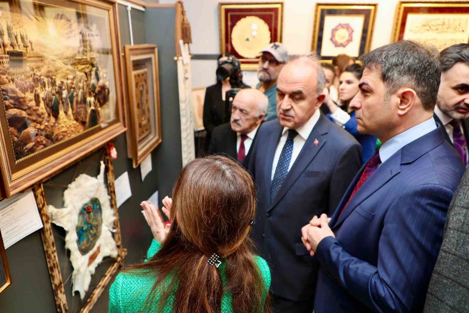 Ordu’da, ‘Sanatın Diliyle Değerlerimiz’ sergisi açıldı
Ordu’da, ‘Sanatın Diliyle Değerlerimiz’ sergisi açıldı