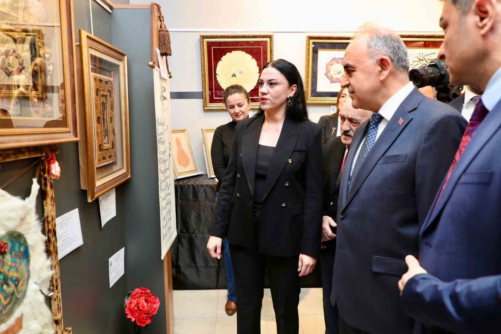 Ordu’da, ‘Sanatın Diliyle Değerlerimiz’ sergisi açıldı
Ordu’da, ‘Sanatın Diliyle Değerlerimiz’ sergisi açıldı