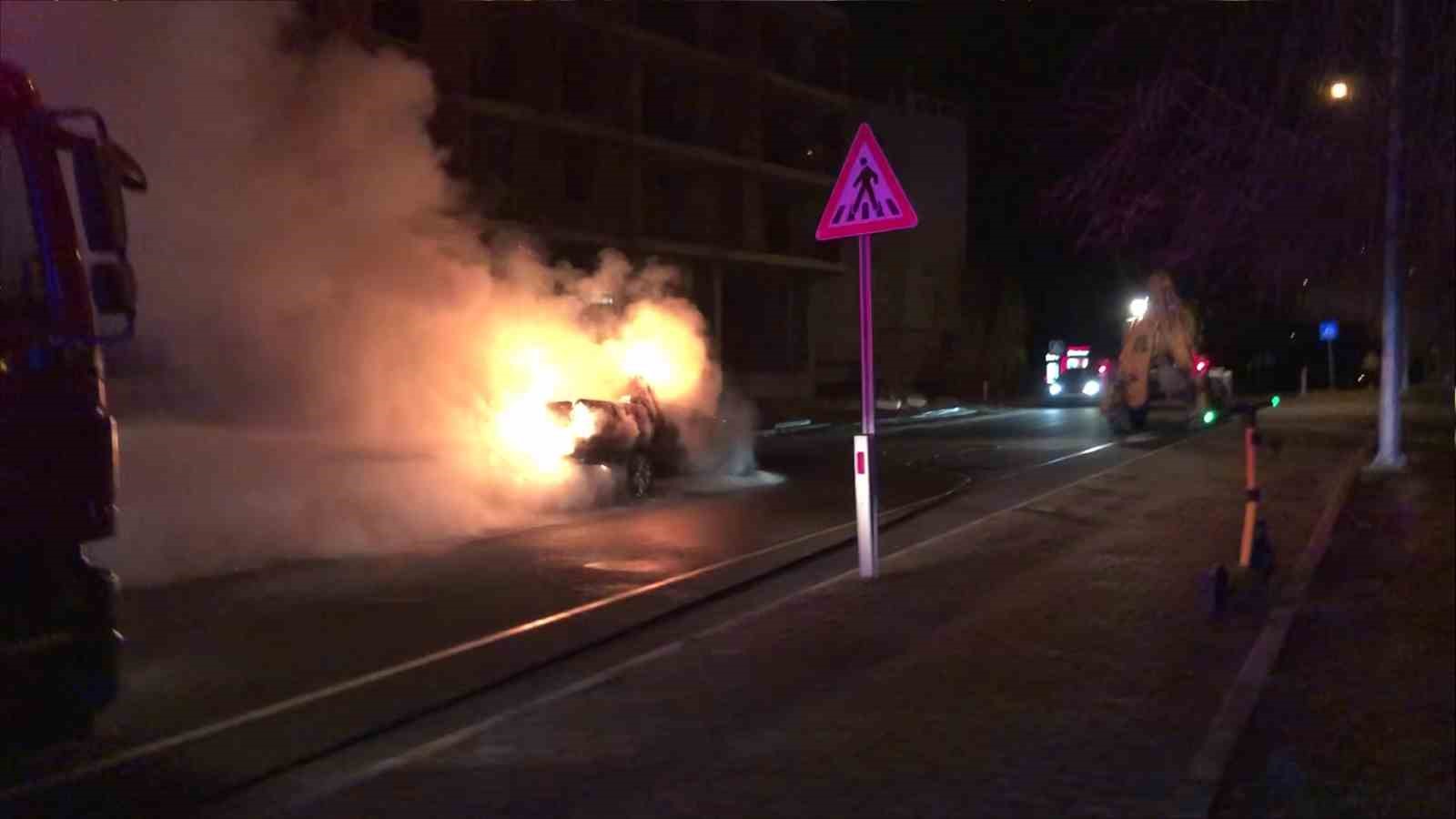 Ordu’da seyir halindeki kamyonet çıkan yangında küle döndü
