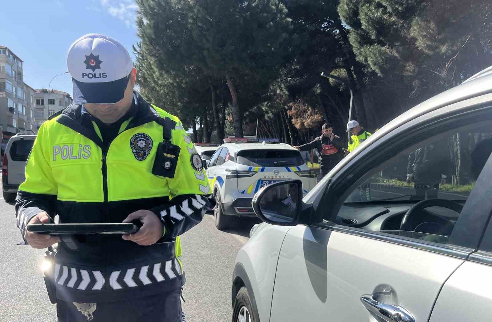 Ordu’da sürücülere emniyet kemer denetiminde 23 bin lira cezai işlem
