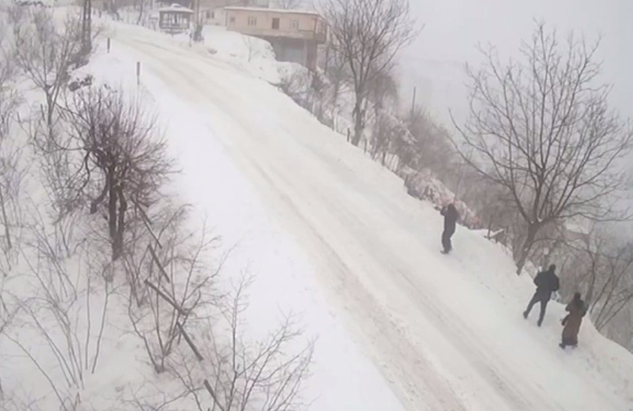 Ordu’da tır, 600 metre uçurumdan yuvarlandı: Kaza anı kamerada
