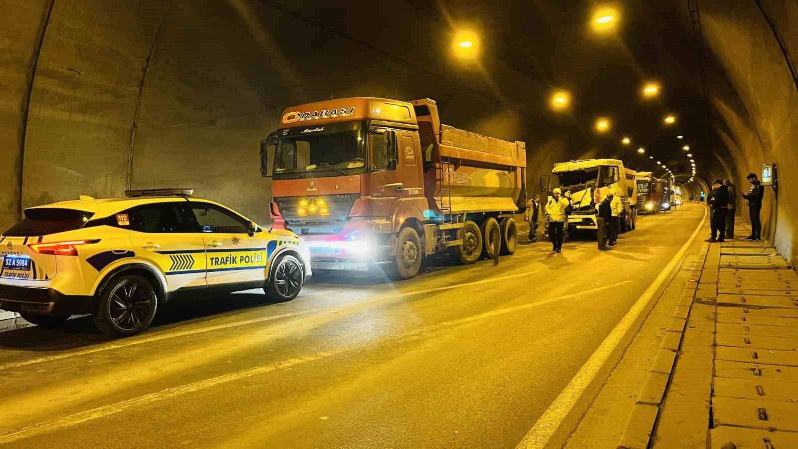 Ordu’da tünelde kaza: Uzun araç kuyruğu oluştu
