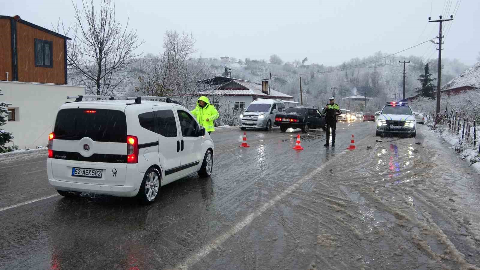 Ordu’da yeni yılın ilk kar yağışı etkili oldu
