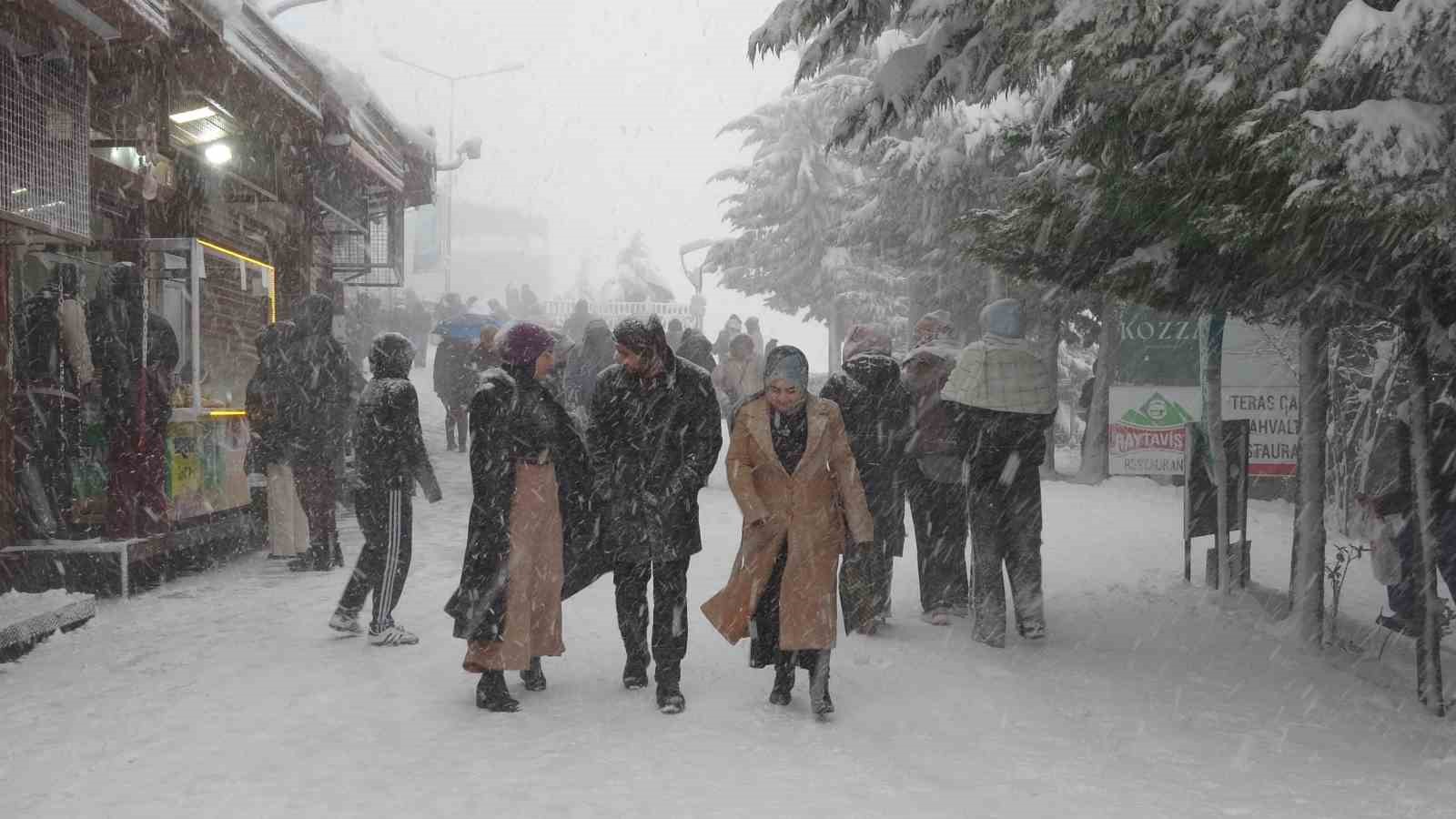 Ordu’da yeni yılın ilk kar yağışı etkili oldu
