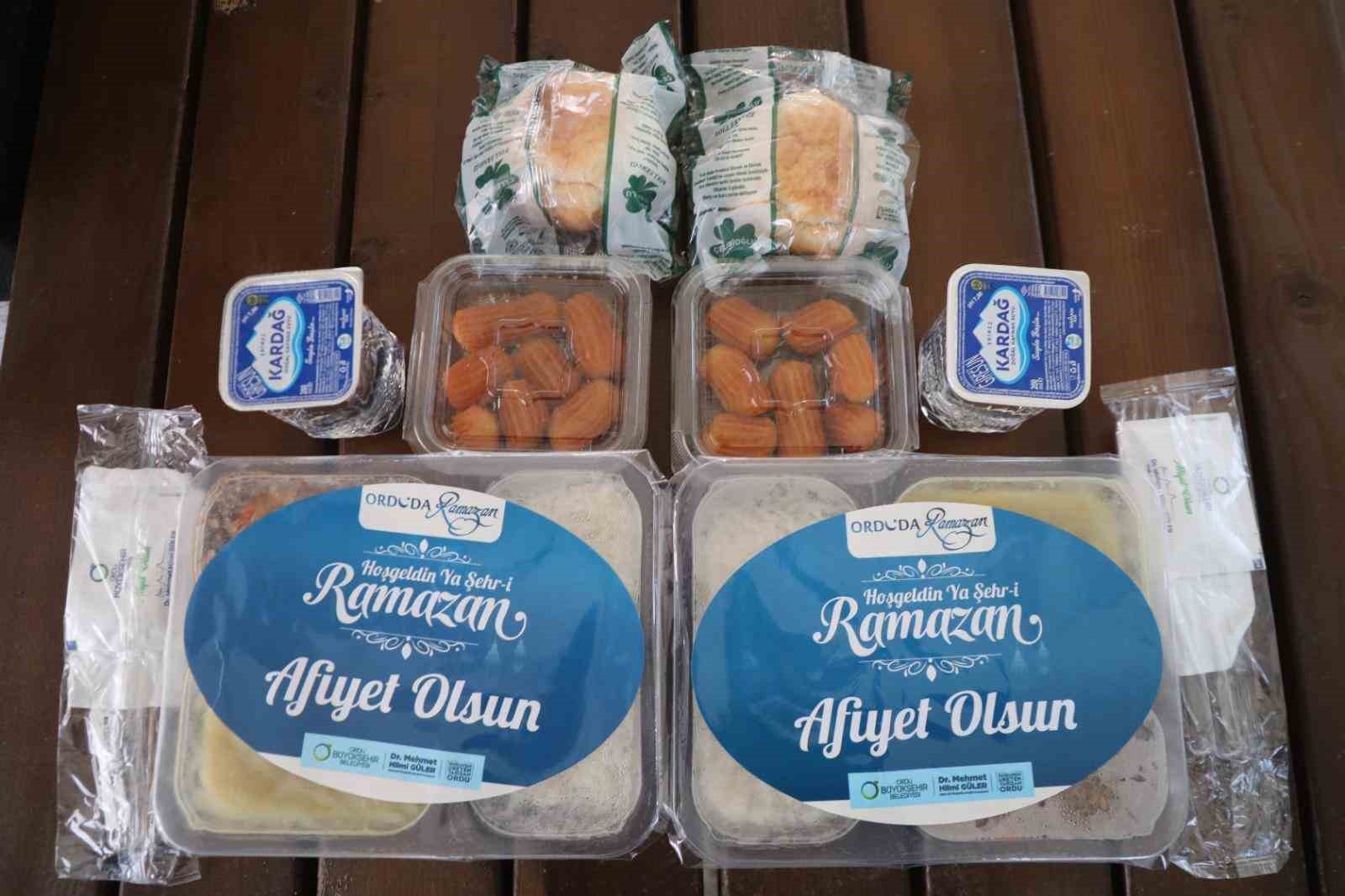 Ordu’da yolda olanlara iftar yemeği ikramı sürüyor
