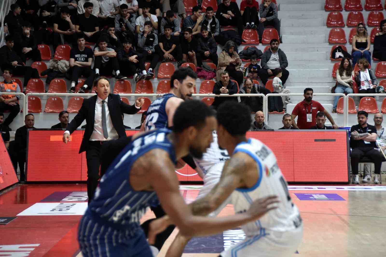 Orhun Ene: "Aliağa Petkimspor’u hak ettiği yere getirmeliyiz"
