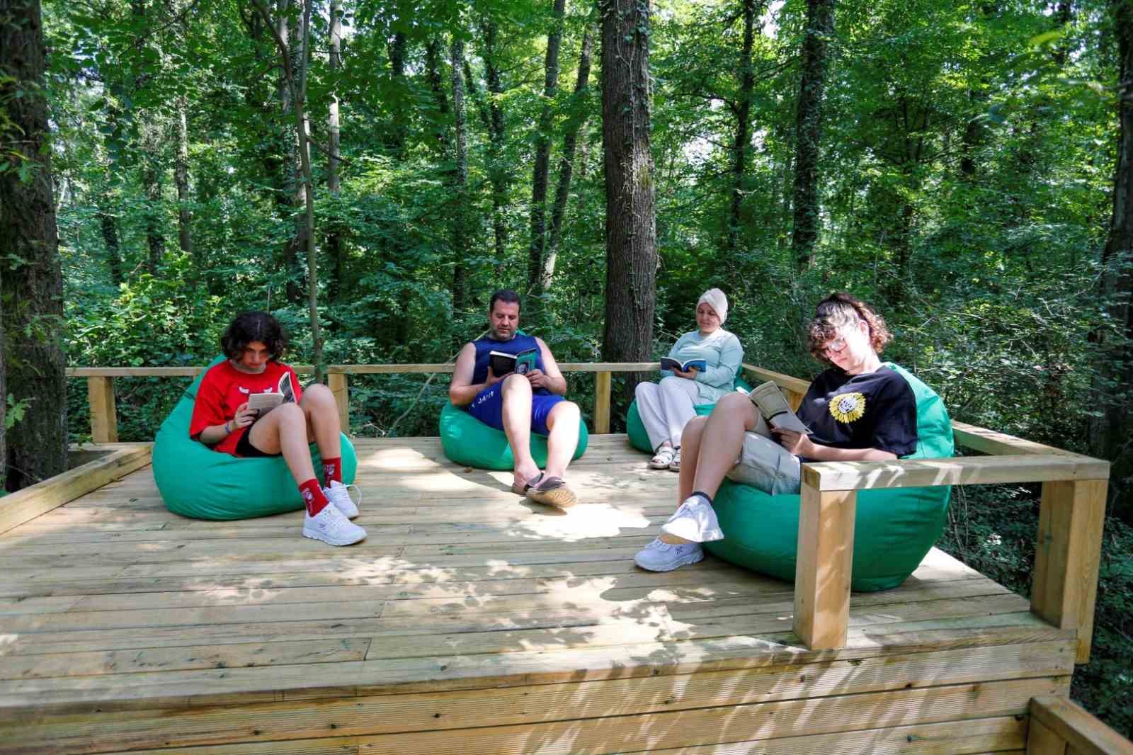 Orman Kütüphanesi’nde kuş sesleri eşliğinde okuma keyfi
