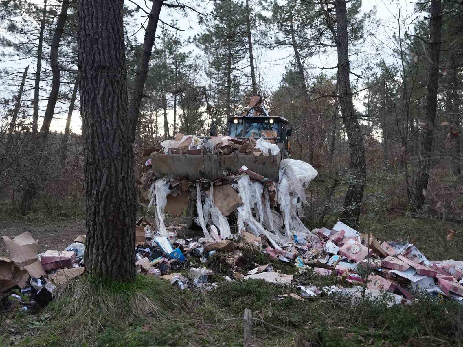 Ormanı çöplüğü çevirmişler
