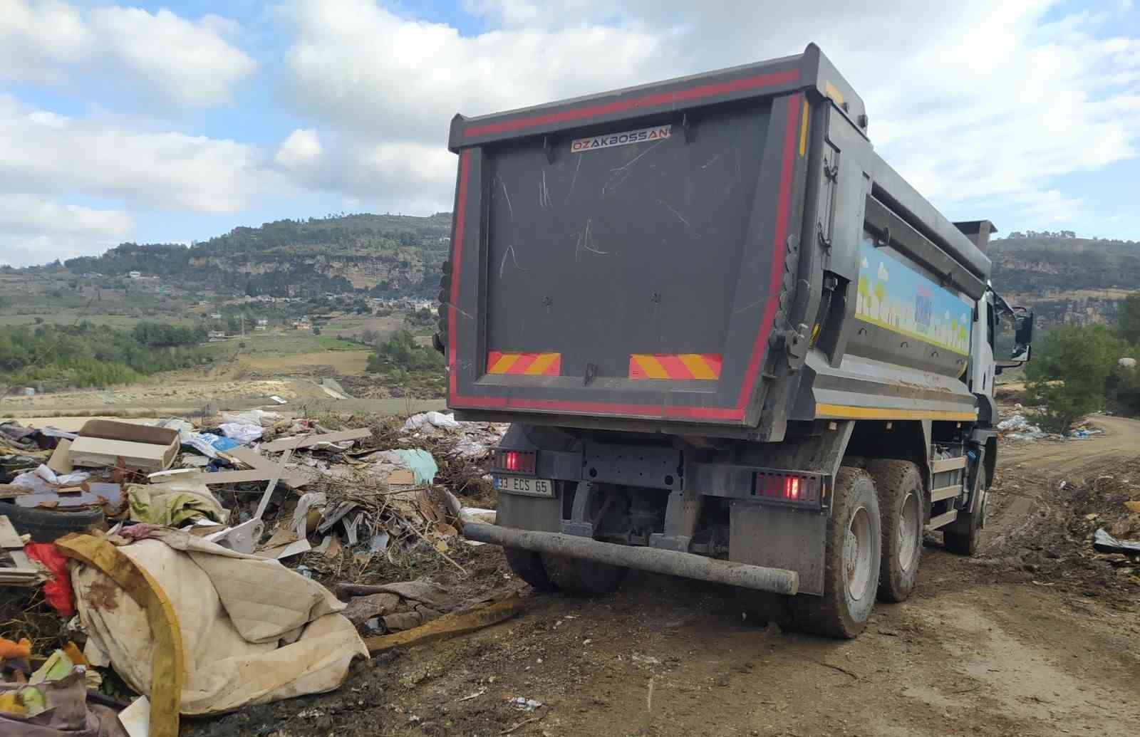 Ormanlık alana atık döken Mersin Yenişehir Belediyesine 4,6 milyon liralık ceza
