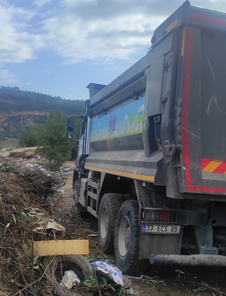 Ormanlık alana atık döken Mersin Yenişehir Belediyesine 4,6 milyon liralık ceza
