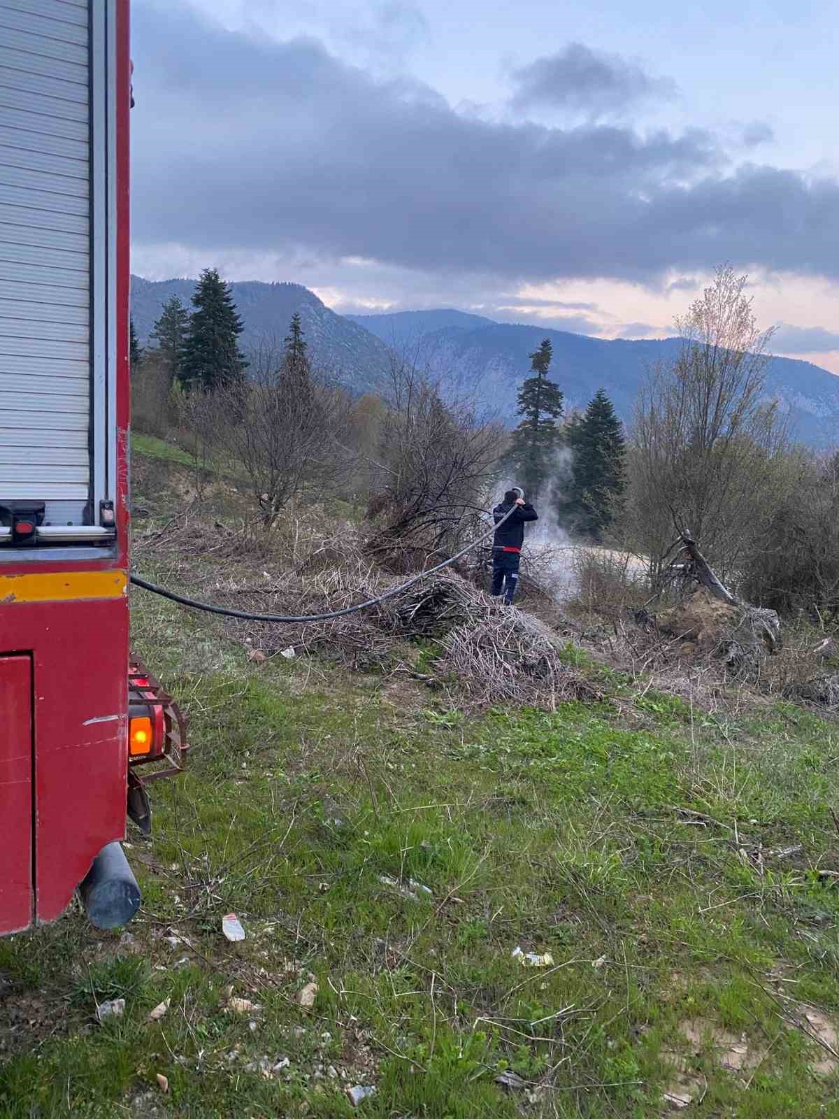Ormanlık alanda çıkan yangın büyümeden söndürüldü
