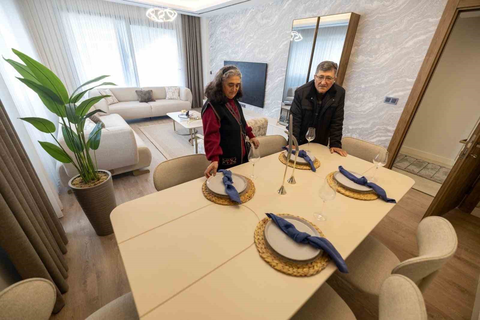 Örnekköy’deki kentsel dönüşümde anahtar teslim zamanı
