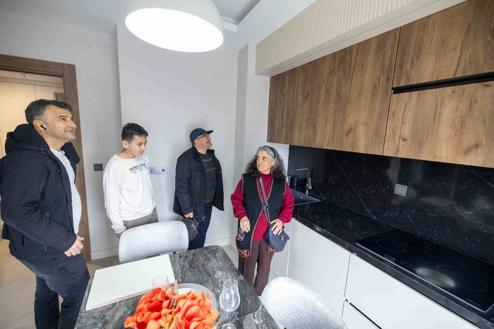 Örnekköy’deki kentsel dönüşümde anahtar teslim zamanı
